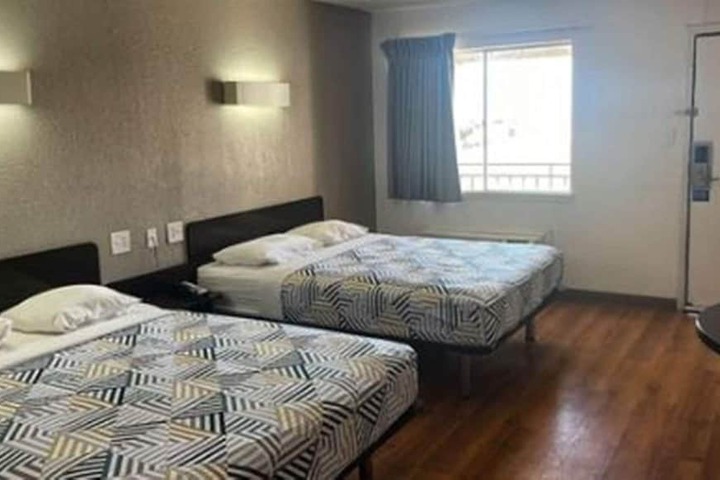 Room 14 of 22