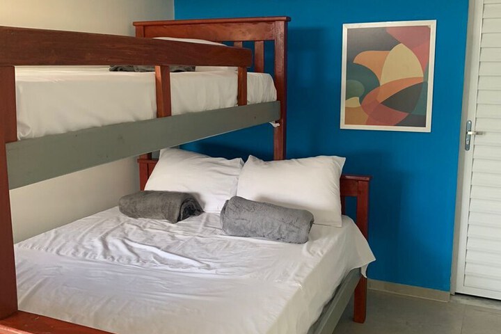 Room 4 of 8