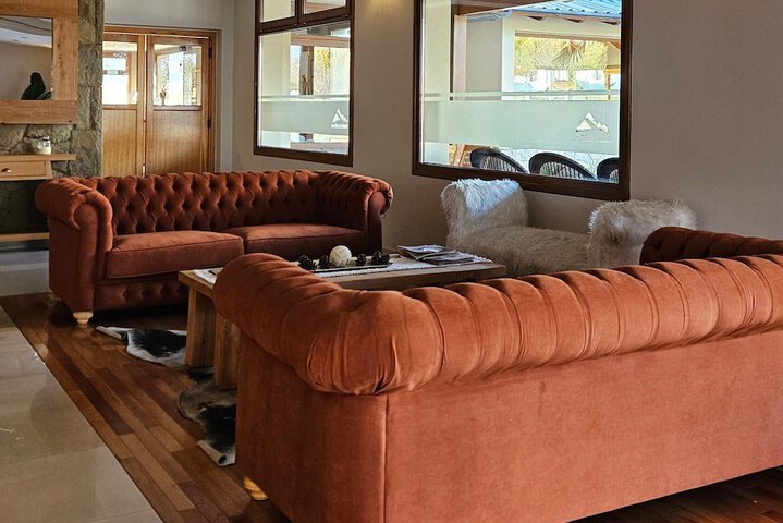 Lounge 38 of 50