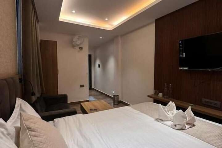 Room 21 of 32