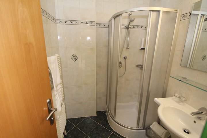 Room 15 of 48