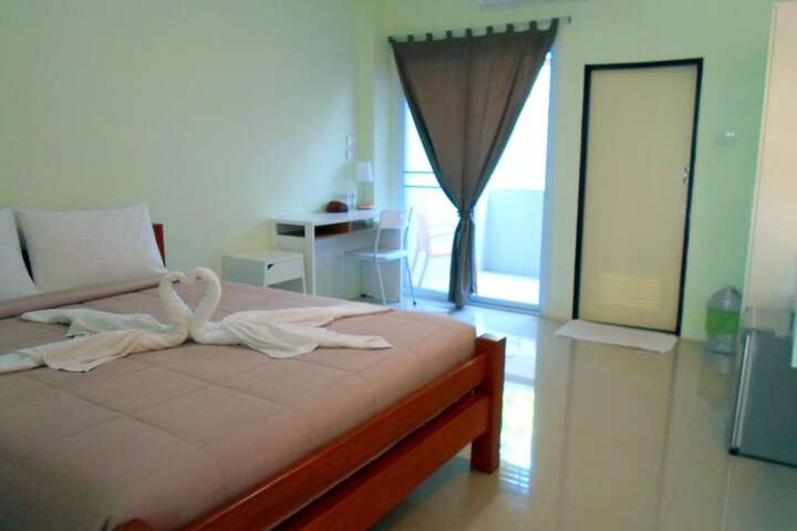 Room 8 of 80