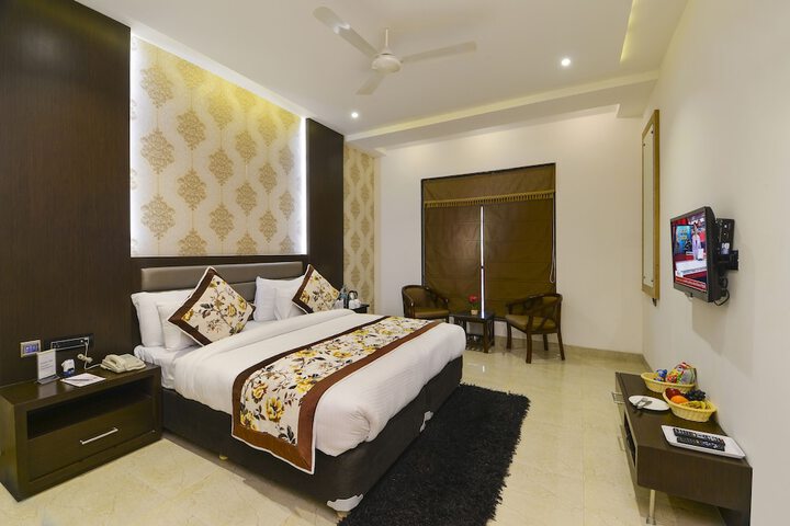 Room 8 of 37