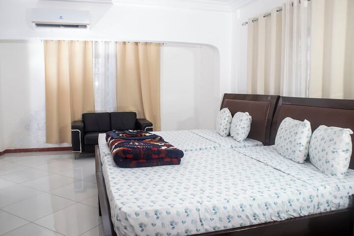 Room 12 of 120