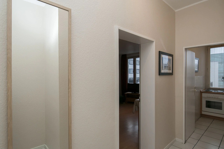 Room 9 of 10