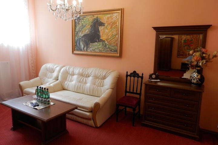 Room 44 of 49
