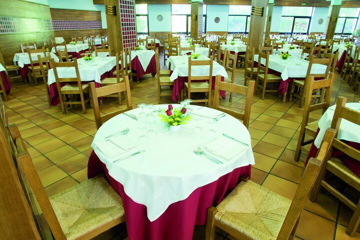 Dining 17 of 19