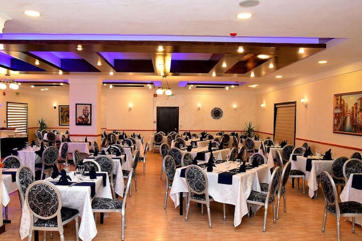 Dining 44 of 99