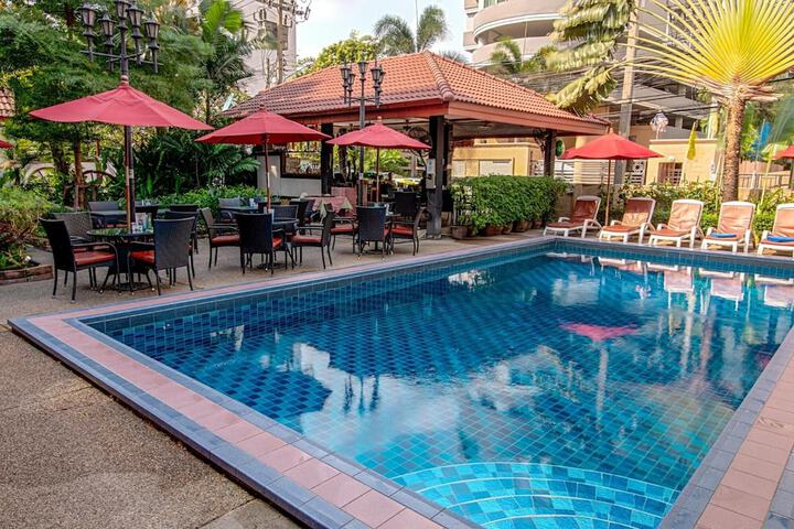Hotel with Pool