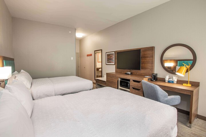 2 Double Beds (1 of 5)
