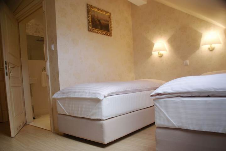 Room 5 of 38