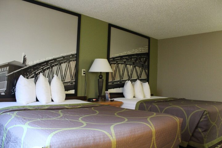 Room 5 of 32