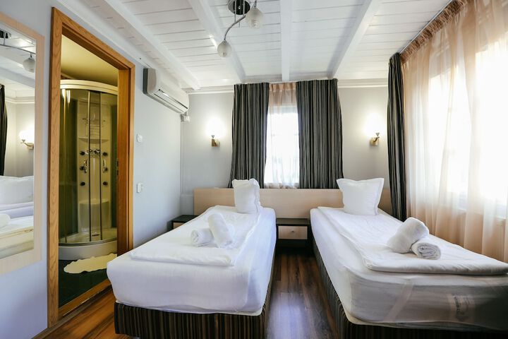 Room 10 of 40