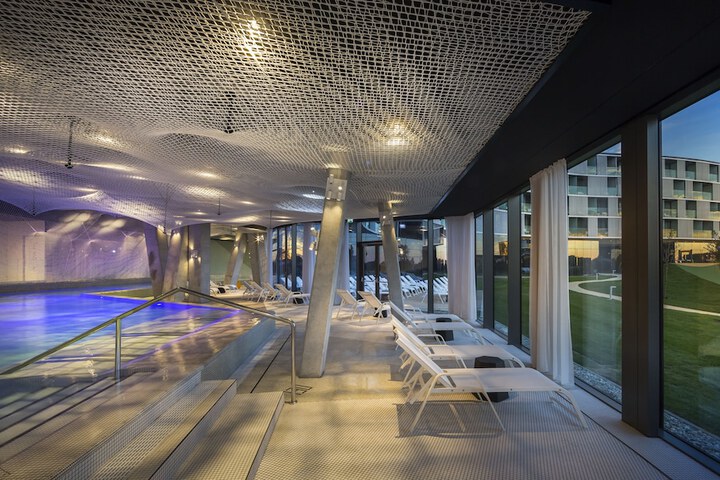 Pool 42 of 138