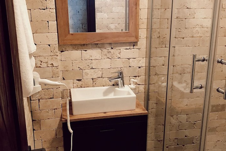 Room 27 of 52