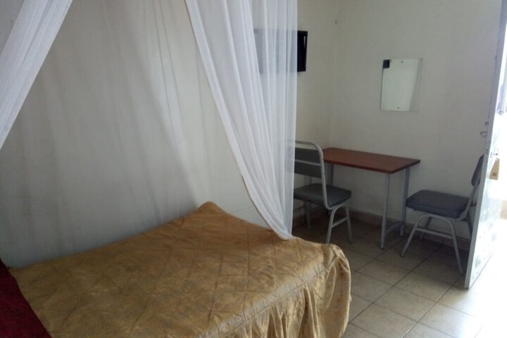 Room 4 of 25