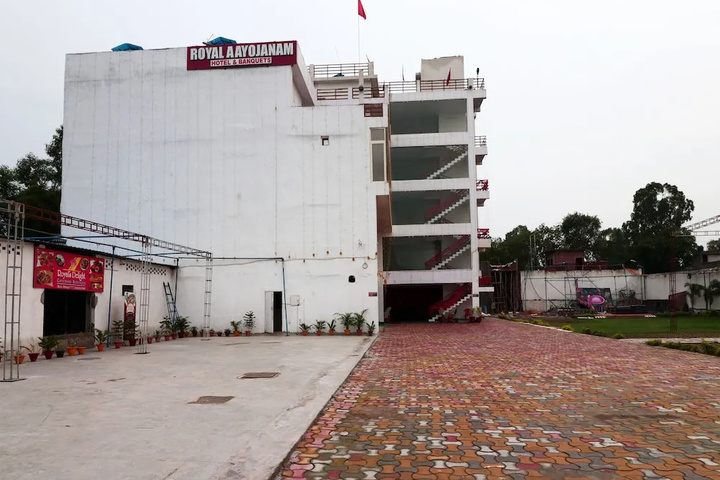 OYO 16551 Royal Aayoyjanam Hotel