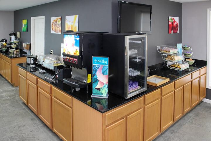 Breakfast/Coffee Service 25 of 32