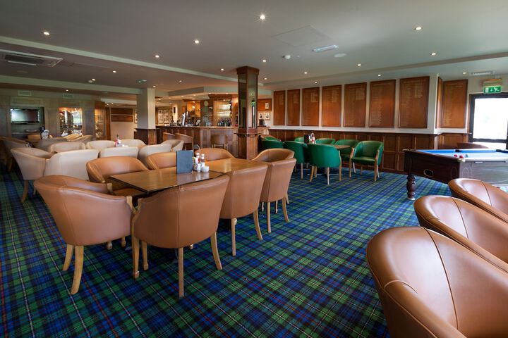 Lounge 74 of 84