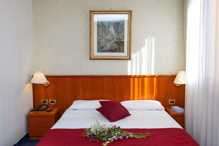 Room 17 of 41
