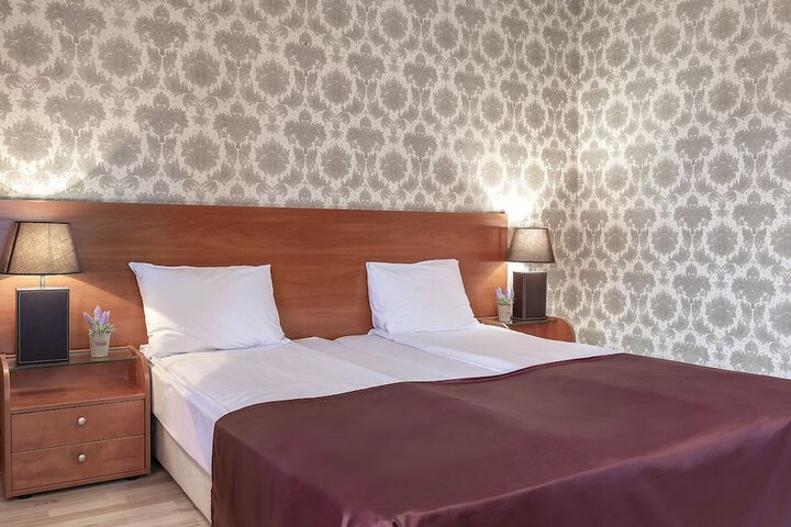 Room 8 of 45