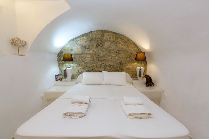 Room 2 of 51