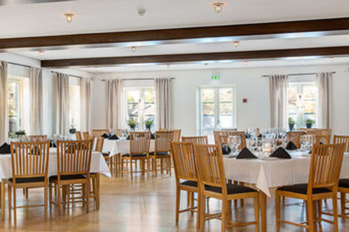 Dining 43 of 46
