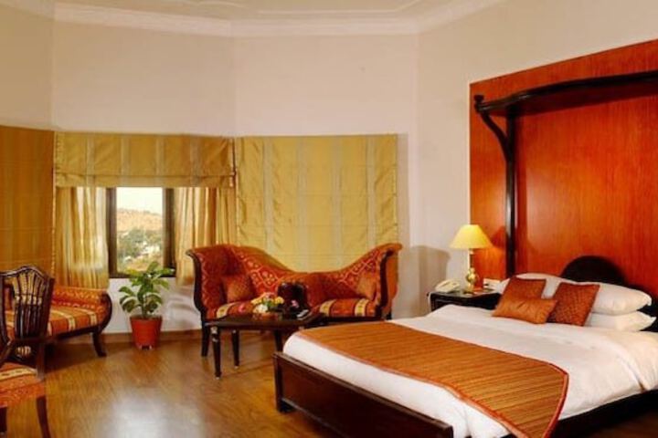 Room 3 of 47