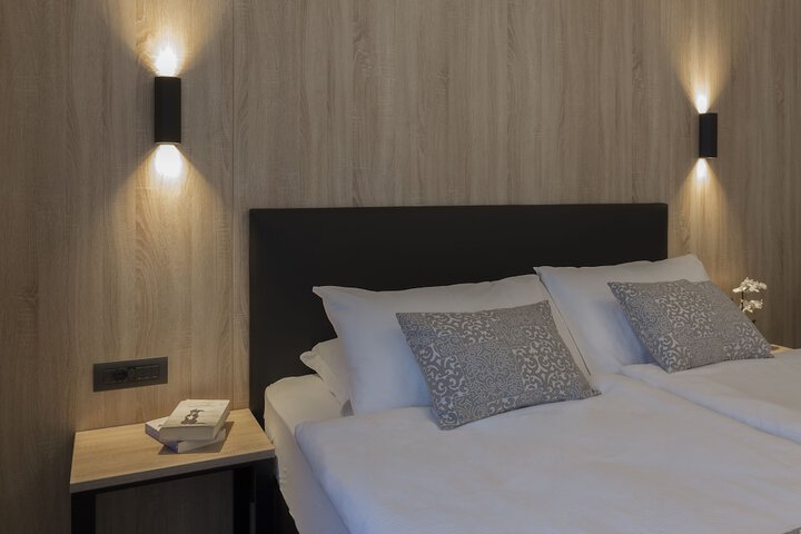 Room 5 of 50