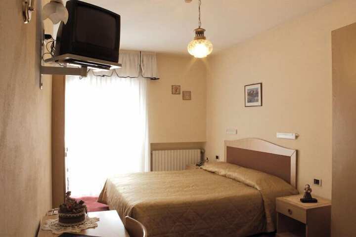 Room 3 of 45
