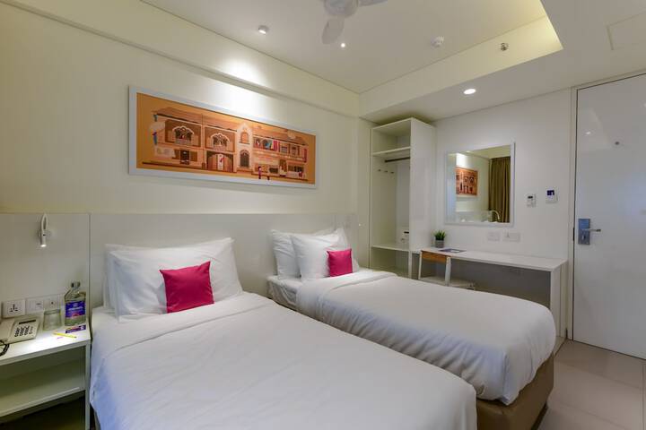 Room 15 of 36