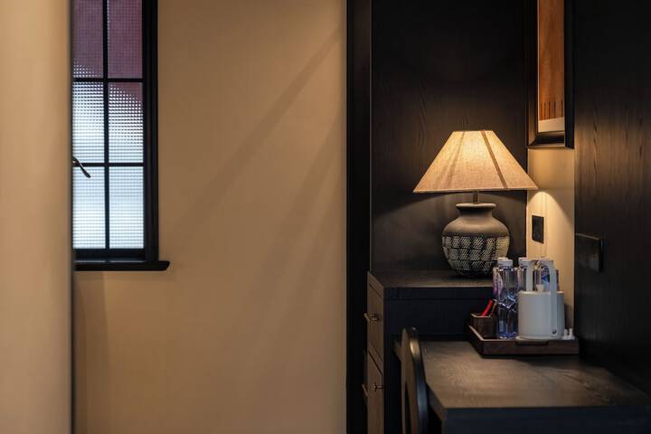 Room 8 of 134