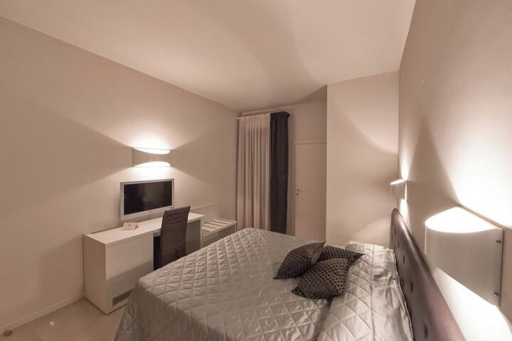 Room 30 of 66