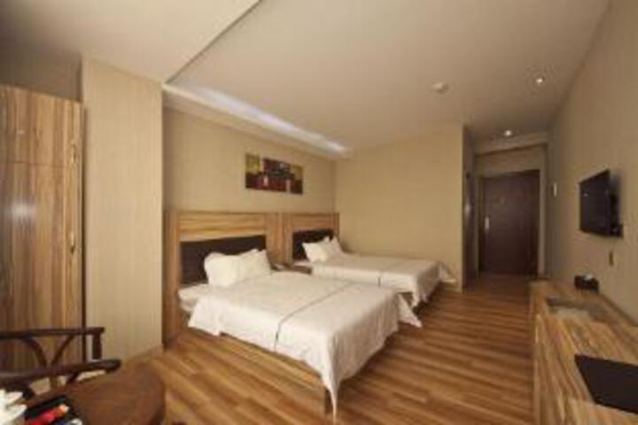 Room 6 of 6