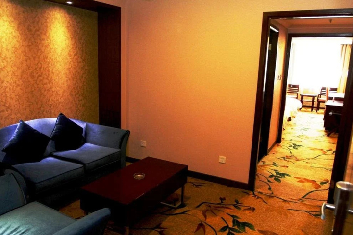 Room 2 of 16