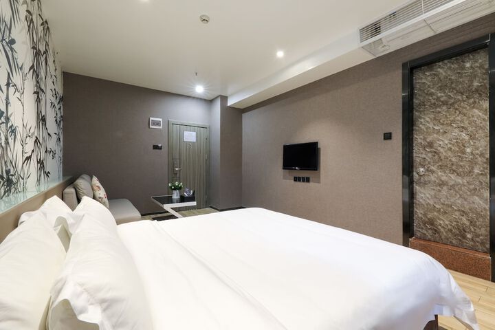 Room 19 of 46