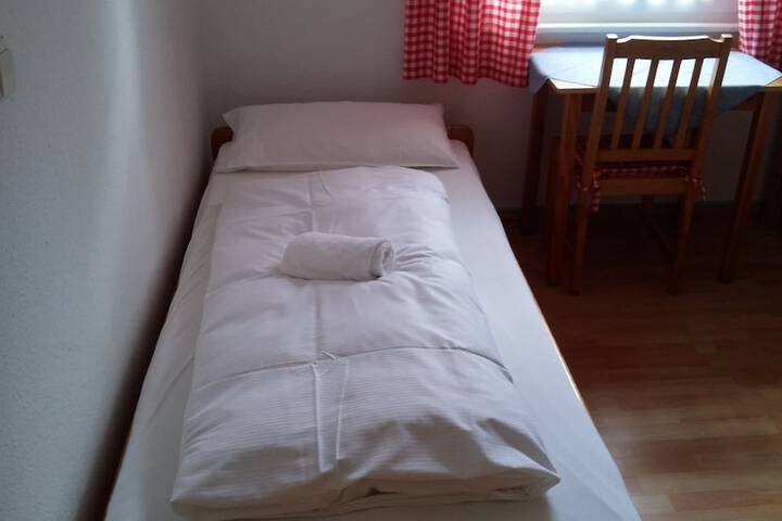Room 37 of 39