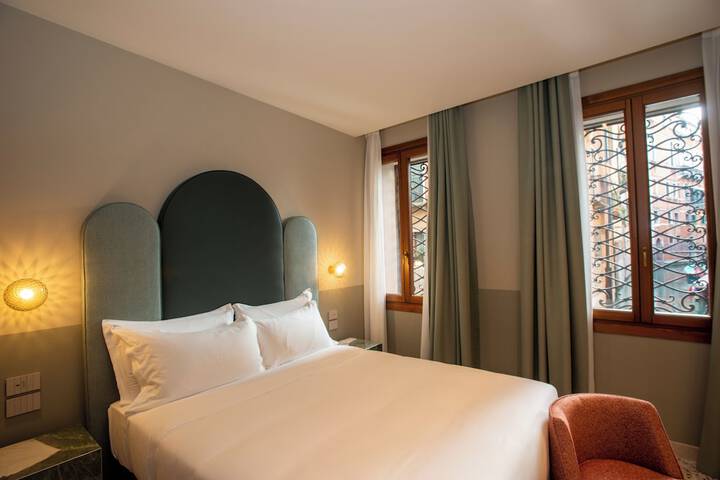 Room 45 of 109