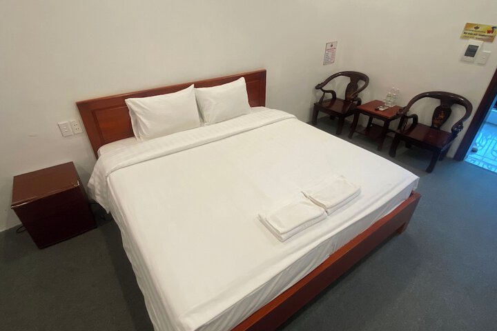 Room 6 of 42