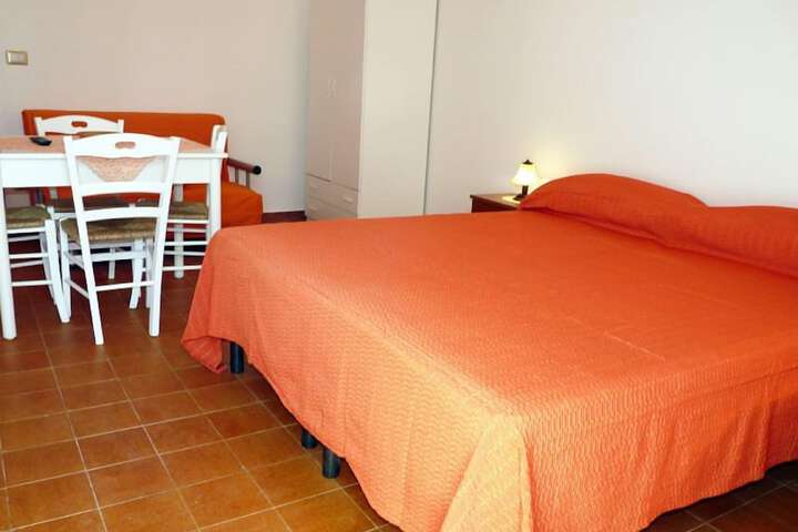 Room 2 of 35