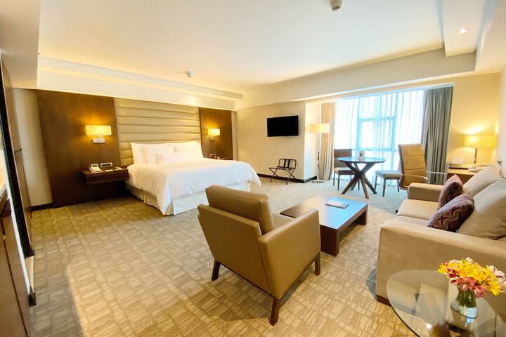 Room 13 of 170