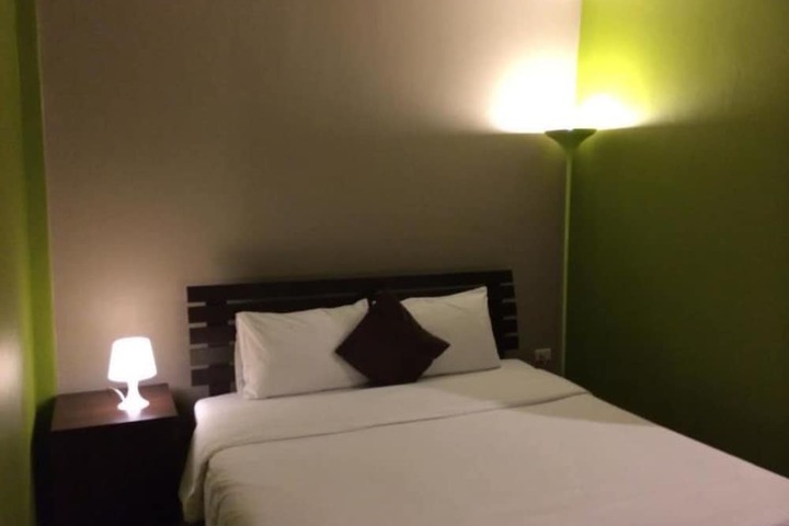 Room 4 of 12