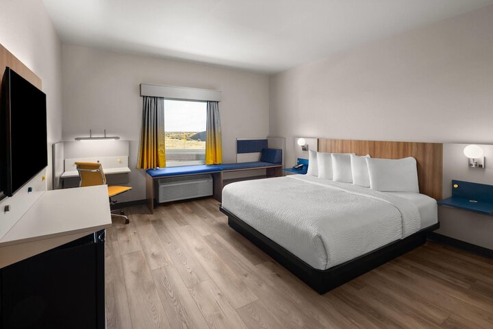 Room 5 of 40