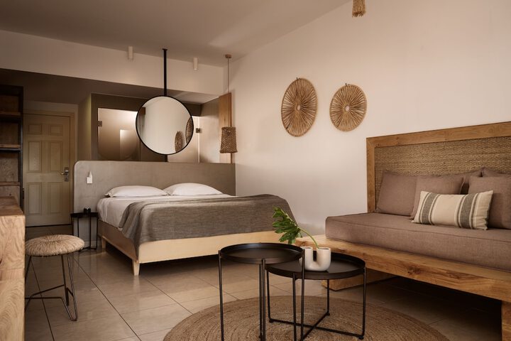 Room 43 of 212