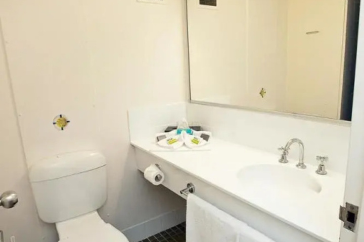 Room 5 of 27