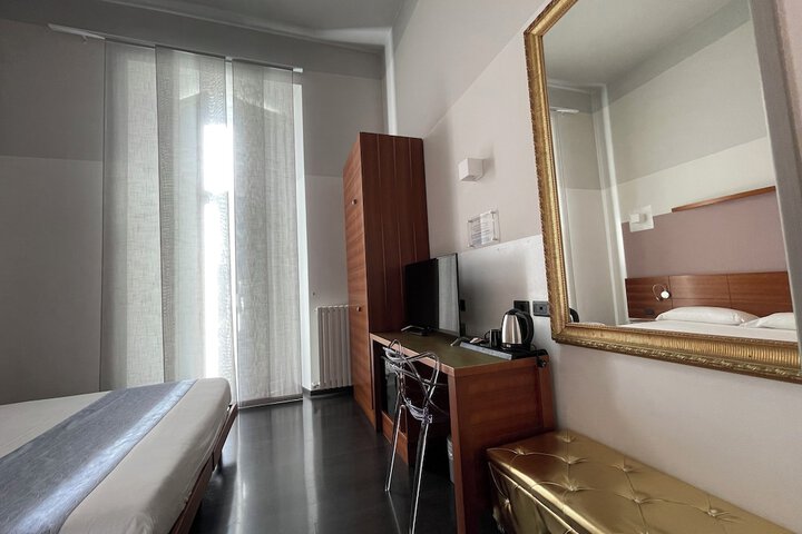 Room 17 of 106