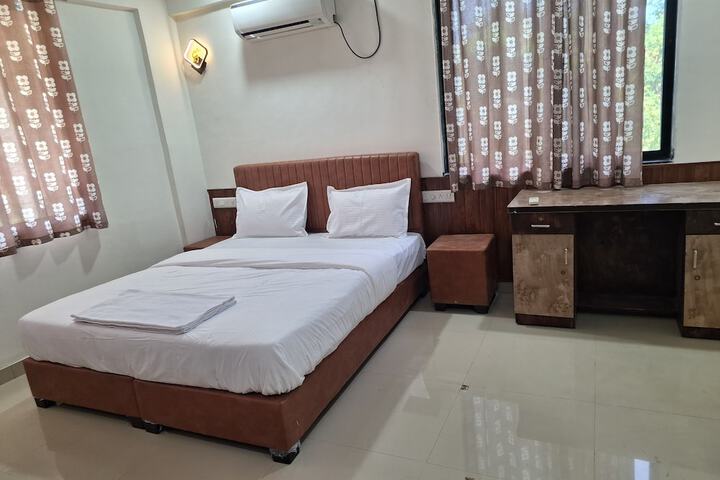 Room 4 of 20