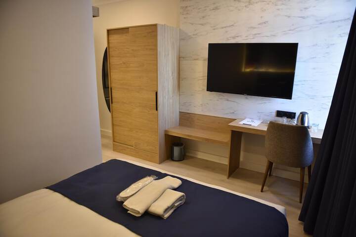 Room 7 of 42