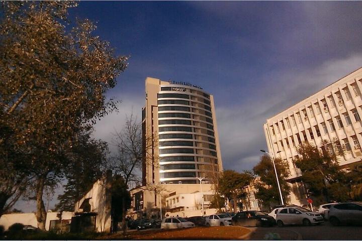 Exterior of Ferdi Lilly