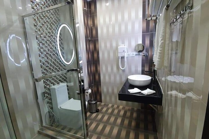 Room 13 of 20